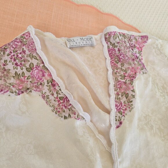 Vintage Val Mode White Satin Robe Dress – One Size - Picture 7 of 11